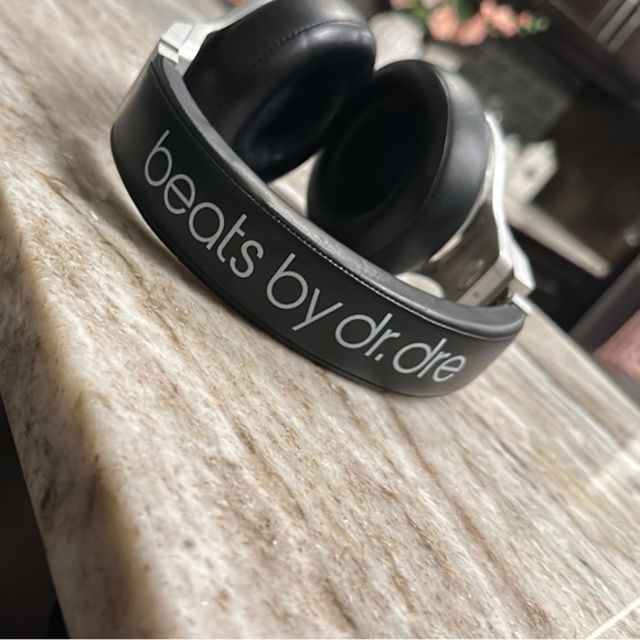 Beats Studios - Picture 2 of 3